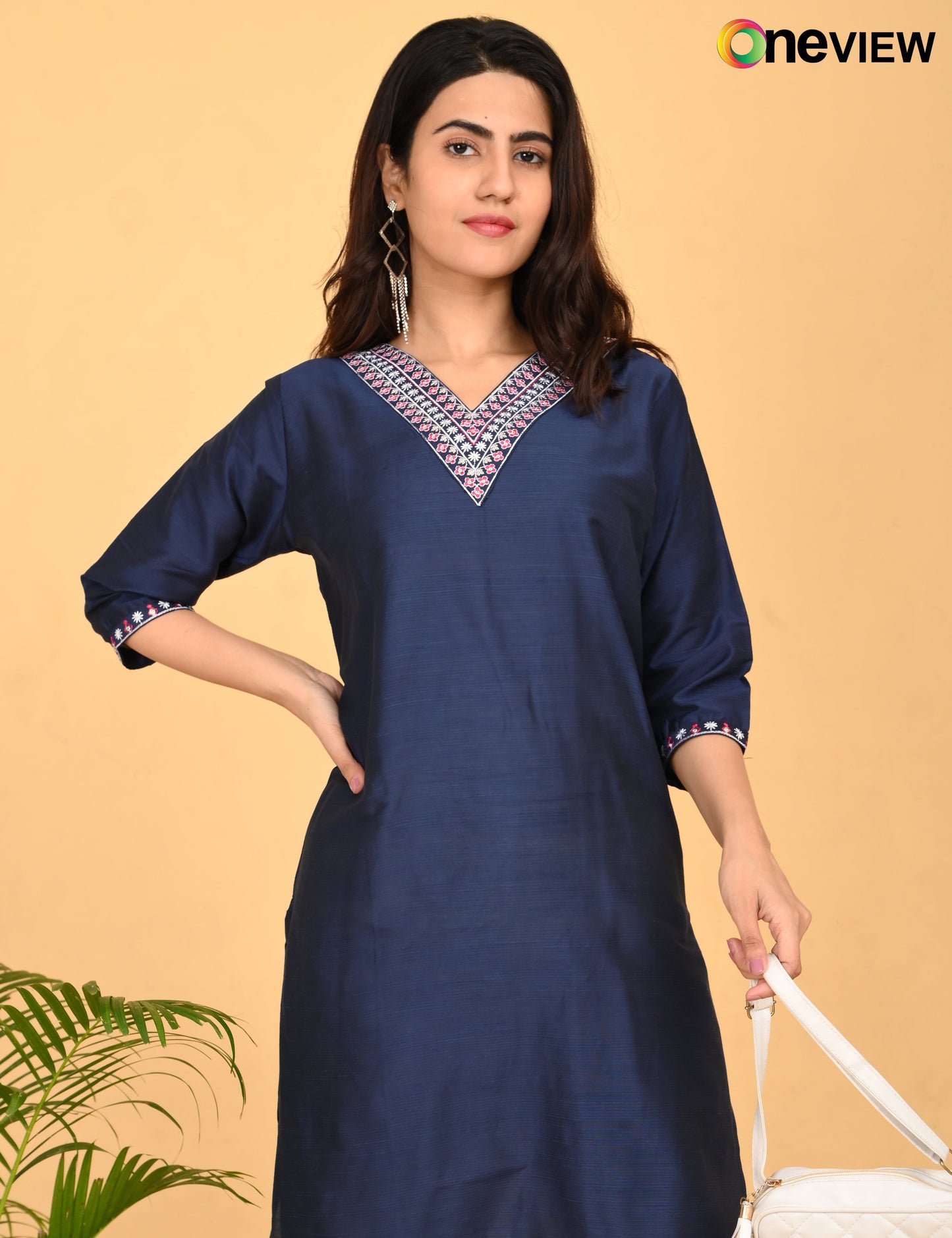 ONVIEW | 1086 | V NECK EMBROIDERY.